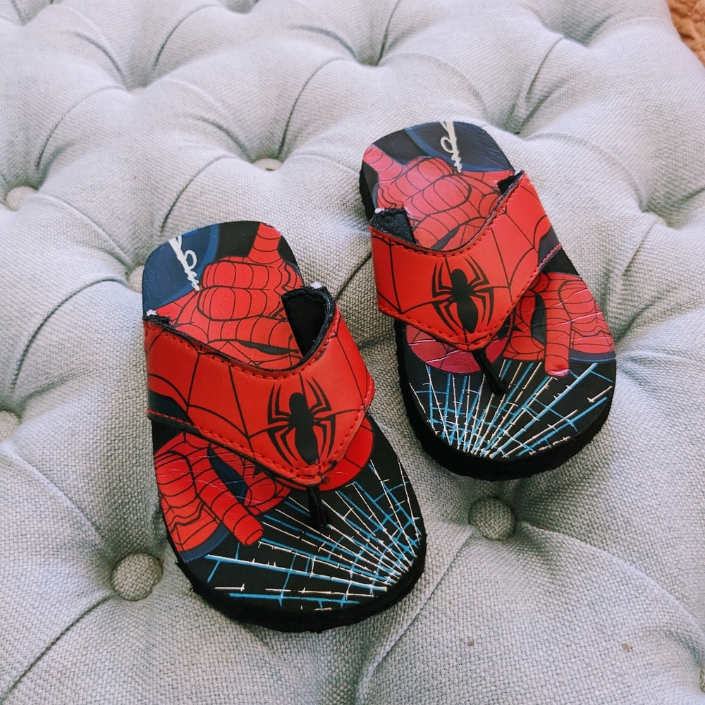 Spiderman flip flops 7/8 - Picture 3 of 5